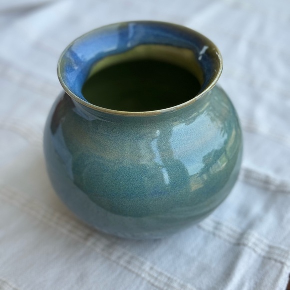 Beautiful blue handmade pottery vase - Picture 2 of 8